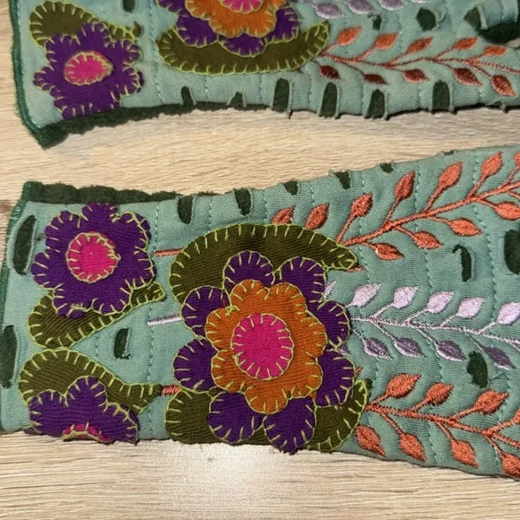 Embroidered Floral Fingerless Gloves - Green with Purple and Orange Accents - Picture 6 of 6
